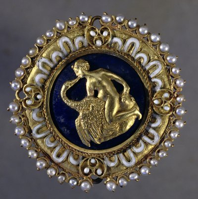 Brooch decorated with a scene of Leda and the Swan by Benvenuto Cellini